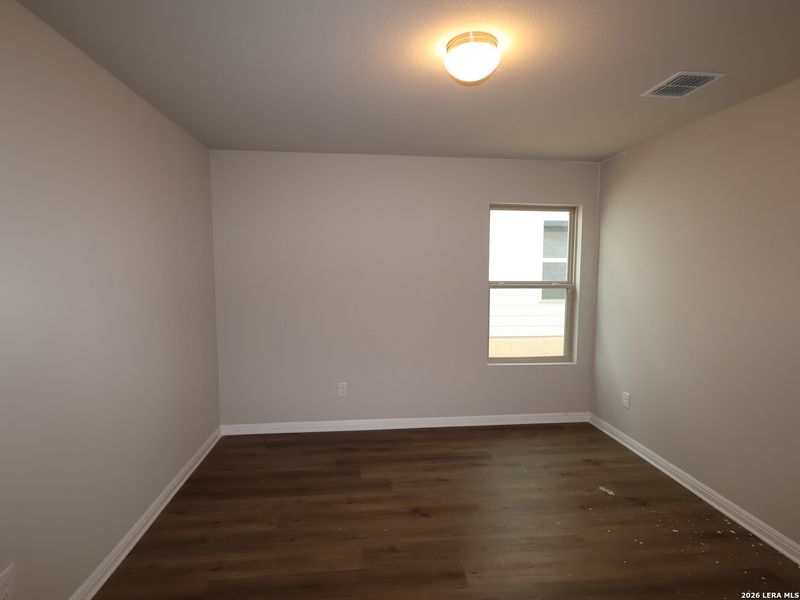 Spacious, unfurnished interior of a new home in Mesquite Ridge, San Antonio (Image 12).