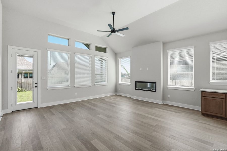 Spacious, unfurnished interior of a new home in Alsatian Oaks, Castroville (Image 21).