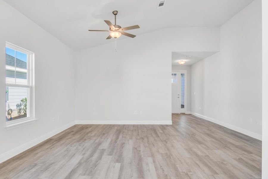 Spacious, unfurnished interior of a new home in The Bluffs at Lafayette, Freeport (Image 9).