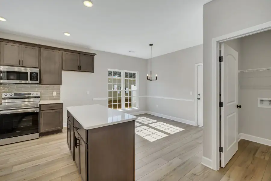 Fripp – Kitchen and Breakfast Area Fripp – Kitchen and Breakfast Area