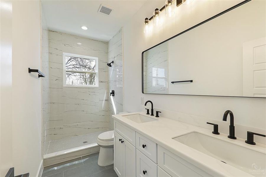 Furnished interior view inside a new home in , Fort Worth (Image 8).
