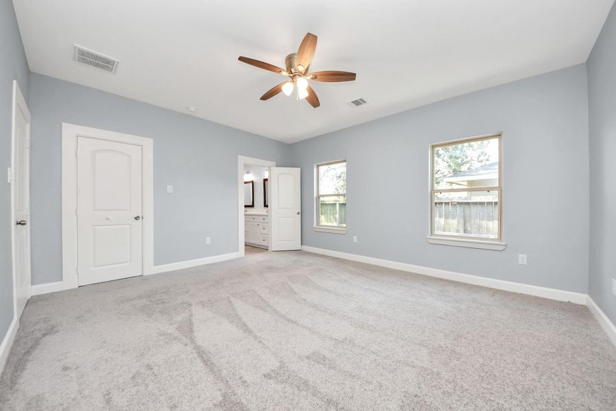 Spacious, unfurnished interior of a new home in , Houston (Image 32).