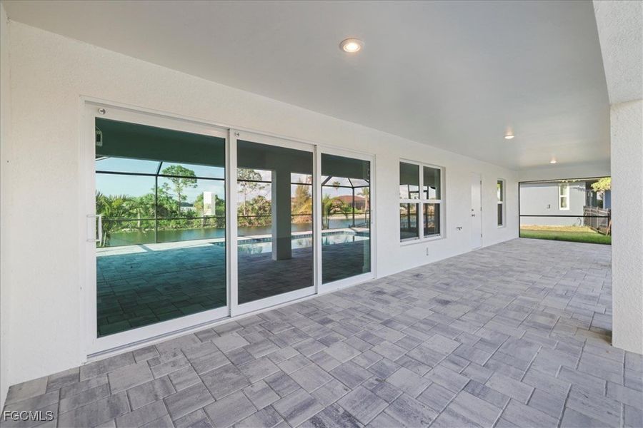 Spacious, unfurnished interior of a new home in Cape Coral, Cape Coral (Image 28).