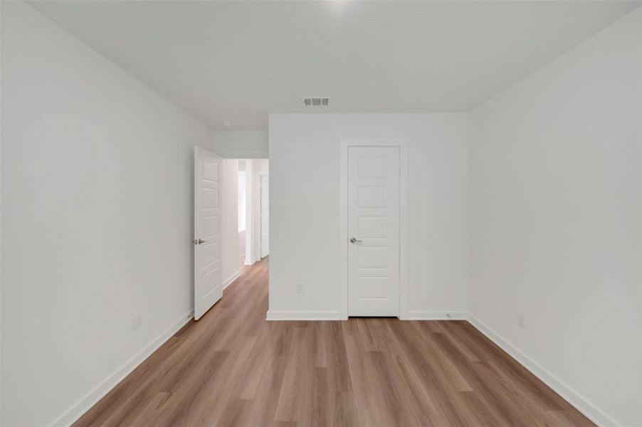 Spacious, unfurnished interior of a new home in Summerview, Fulshear (Image 20). Spacious, unfurnished interior of a new home in Summerview, Fulshear (Image 20).