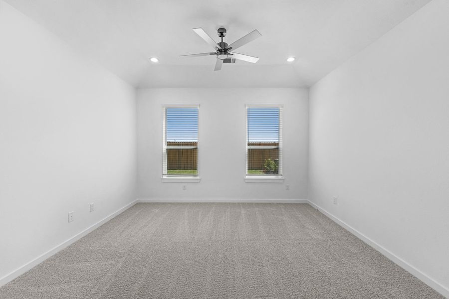 Spacious, unfurnished interior of a new home in Huntington Place, Rosharon (Image 19).