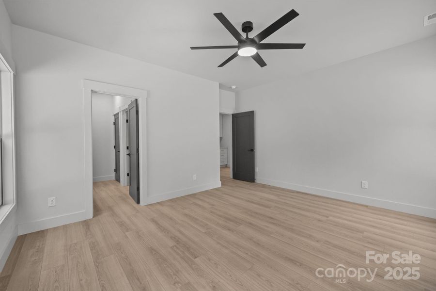 Spacious, unfurnished interior of a new home in , Richfield (Image 33).