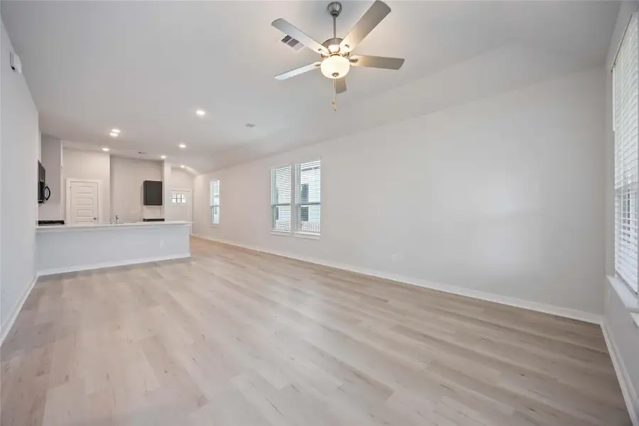 Spacious, unfurnished interior of a new home in Bluestem, Brookshire (Image 10).