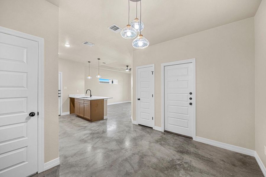 Spacious, unfurnished interior of a new home in , Killeen (Image 8).