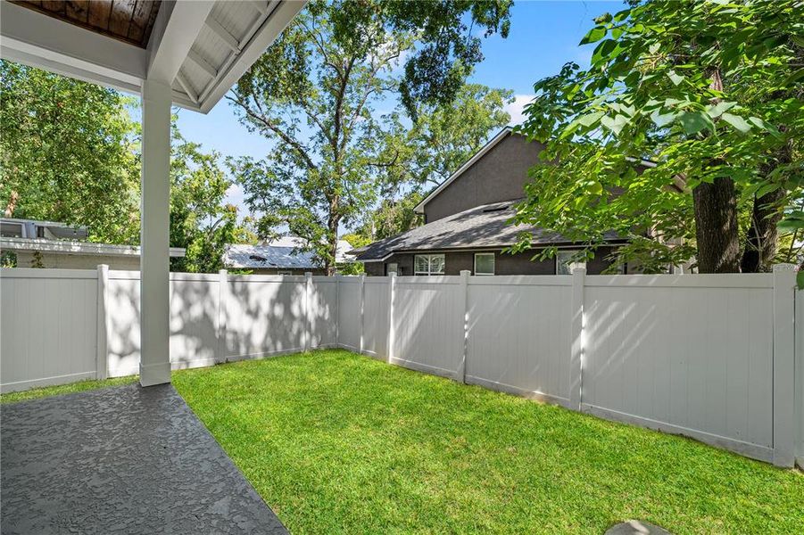 Exterior details and patio area of a home in , Tampa (Image 3).