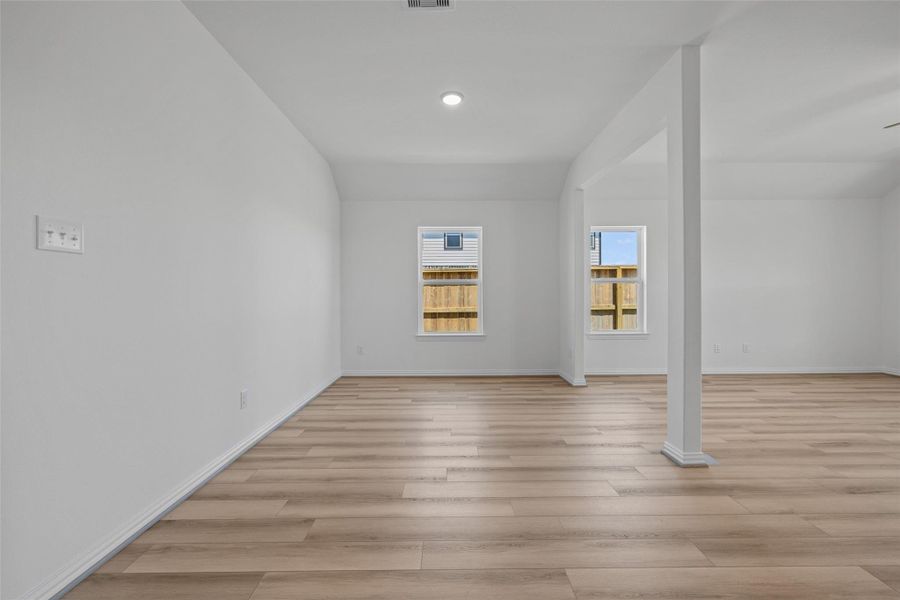 Spacious, unfurnished interior of a new home in Oakwood Estates, Waller (Image 25).