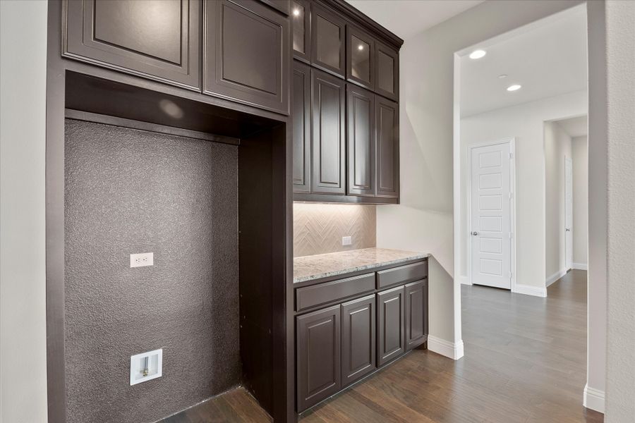 Representative furnished interior of a home built from the Riverdale by Windsor Homes in Ridge Pointe Estates, McLendon-Chisholm (Image 8).