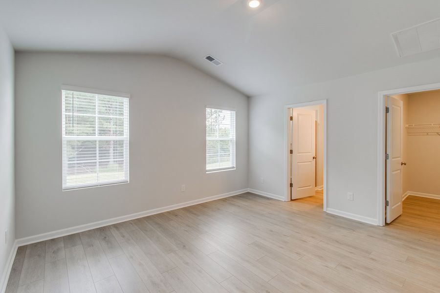 Spacious, unfurnished interior of a new home in Bluefield, Lexington (Image 21). Spacious, unfurnished interior of a new home in Bluefield, Lexington (Image 21).