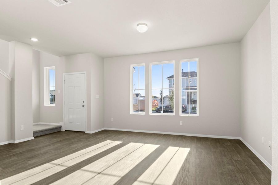 Spacious, unfurnished interior of a new home in Harvest Ridge, Elgin (Image 15).