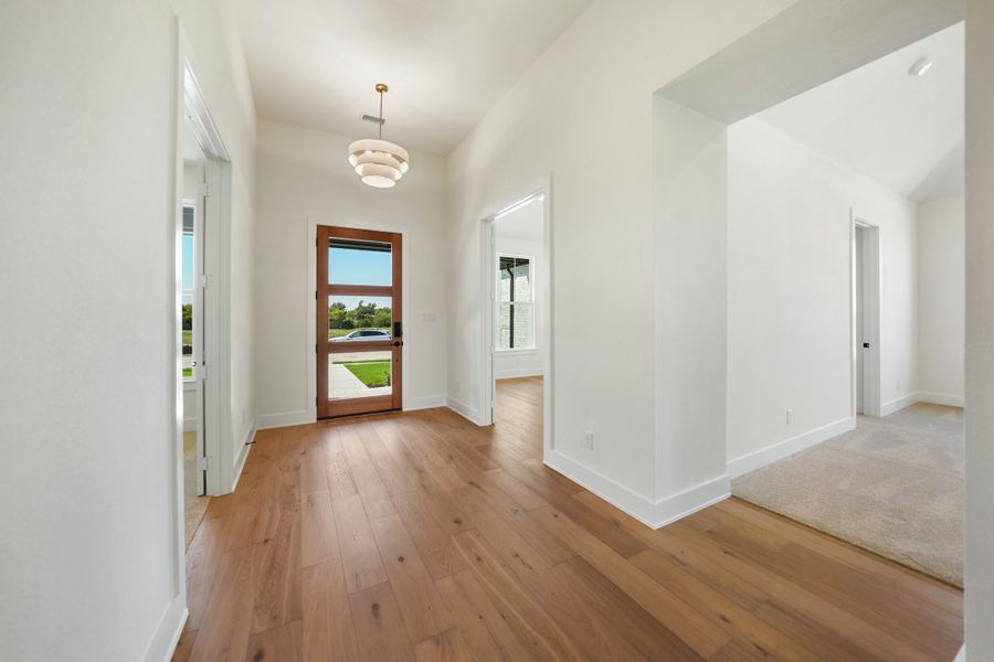 Spacious, unfurnished interior of a new home in Winding Creek, Rockwall (Image 20).