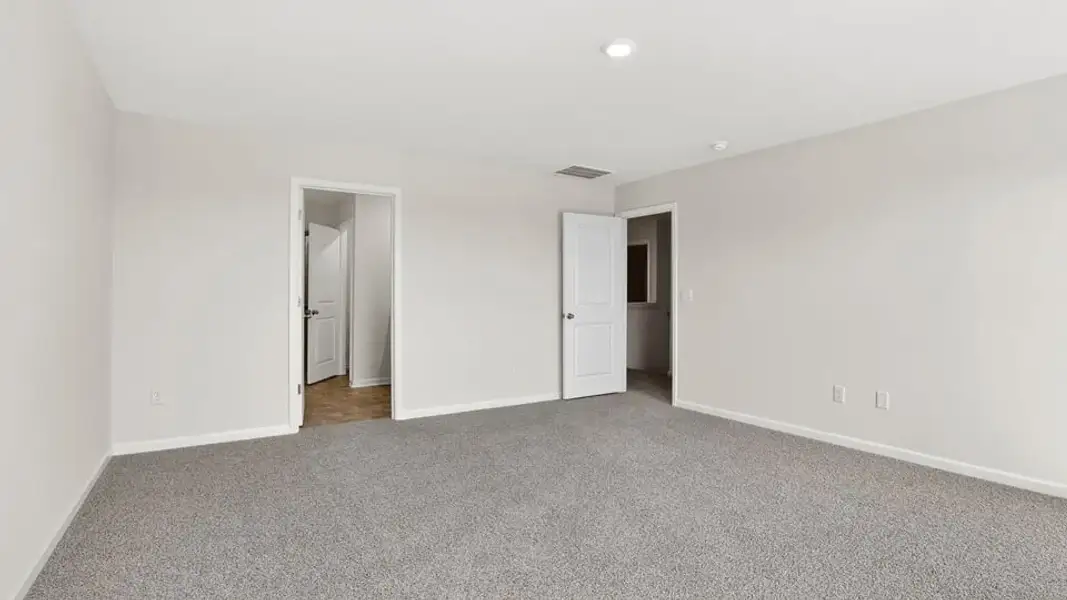 Spacious, unfurnished interior of a new home in Russell Place, Spartanburg (Image 35).