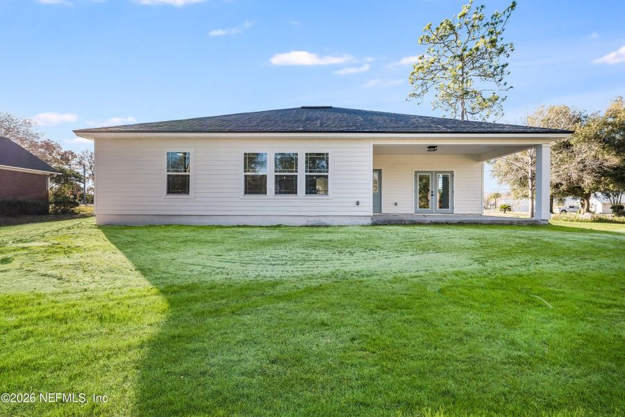 Exterior details and patio area of a home in , Keystone Heights (Image 16).