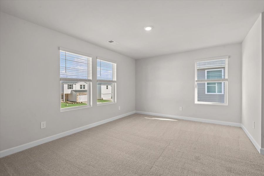 Spacious, unfurnished interior of a new home in Creek Ridge - Heritage Collection, Spartanburg (Image 12).