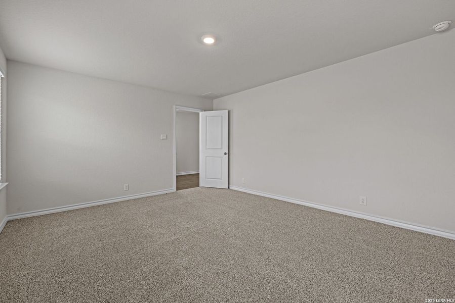 Spacious, unfurnished interior of a new home in Redbird Ranch, San Antonio (Image 20).