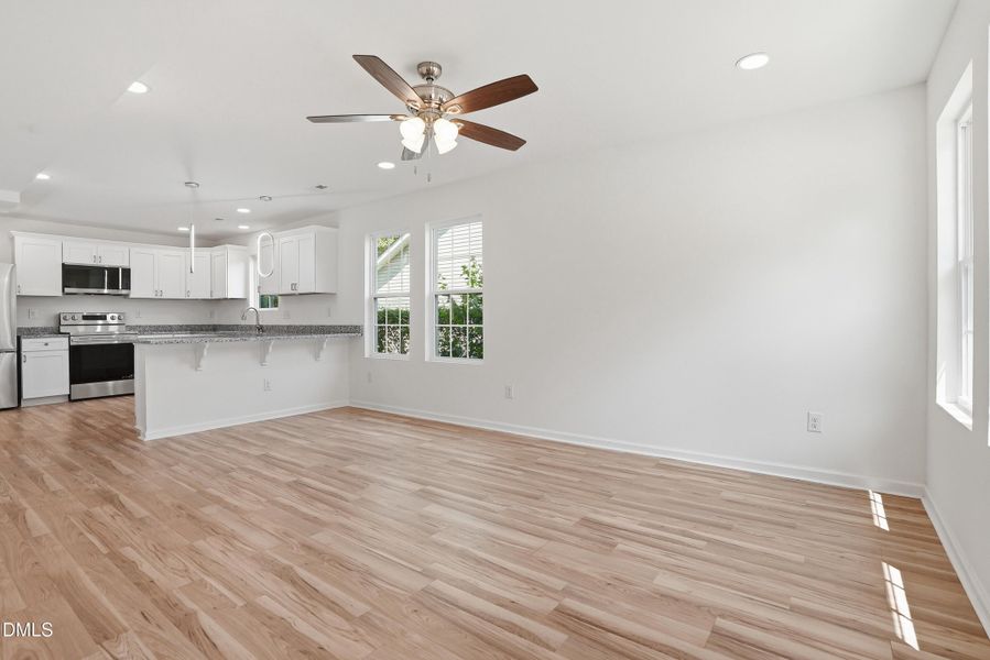 516 Singletary St SE-8