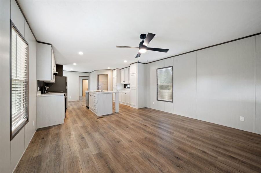 Spacious, unfurnished interior of a new home in , Gun Barrel City (Image 11).