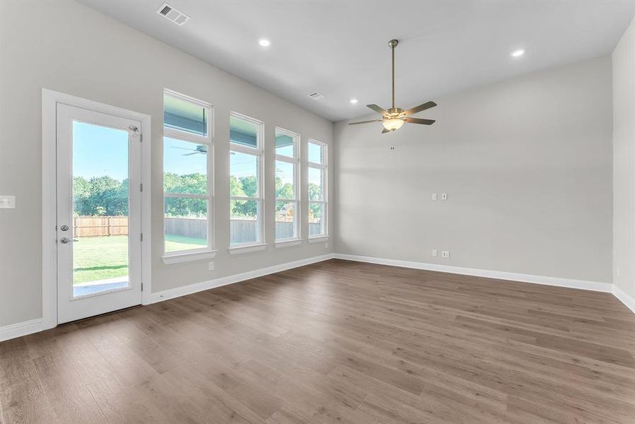 Spacious, unfurnished interior of a new home in Oaks Preserve, Mansfield (Image 15).
