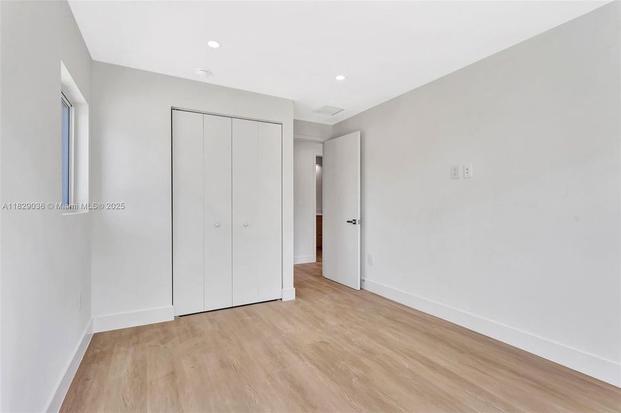 Spacious, unfurnished interior of a new home in , Coral Springs (Image 20).