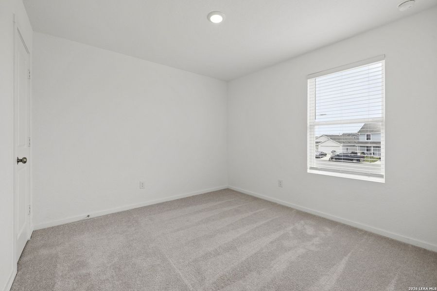 Spacious, unfurnished interior of a new home in Friendship Oaks, Fredericksburg (Image 19).