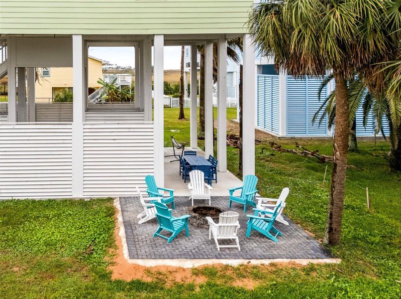 Exterior details and patio area of a home in , Galveston (Image 22).