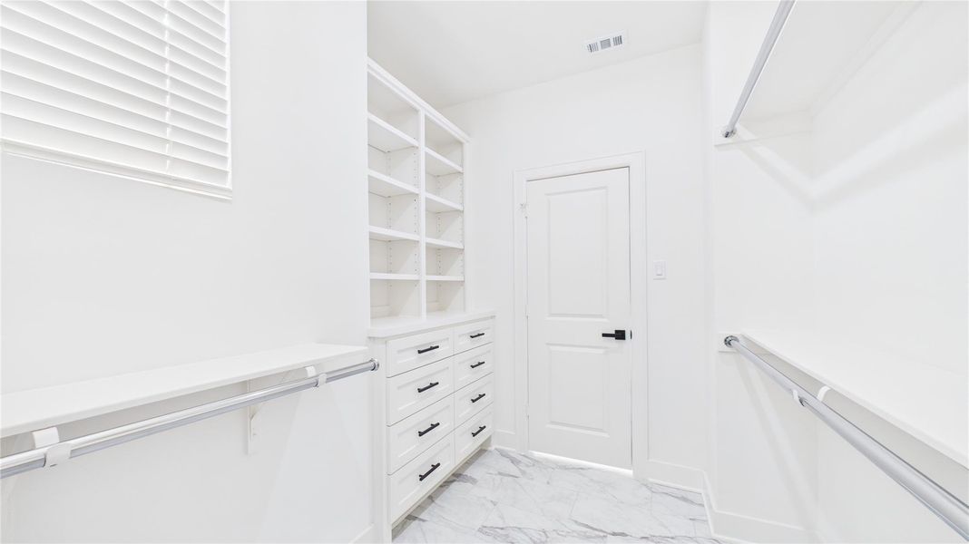 Spacious, unfurnished interior of a new home in , Houston (Image 16).