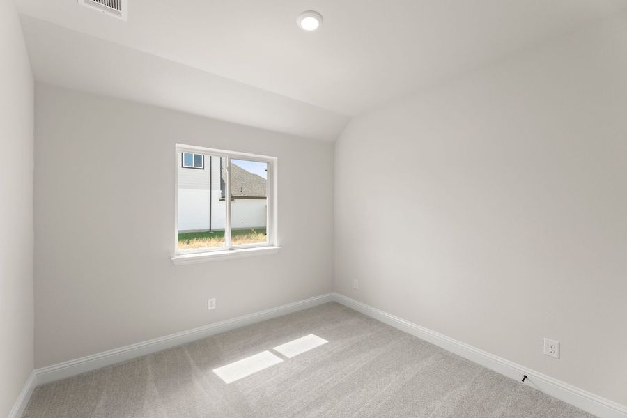 Spacious, unfurnished interior of a new home in Creekside, Royse City (Image 18).