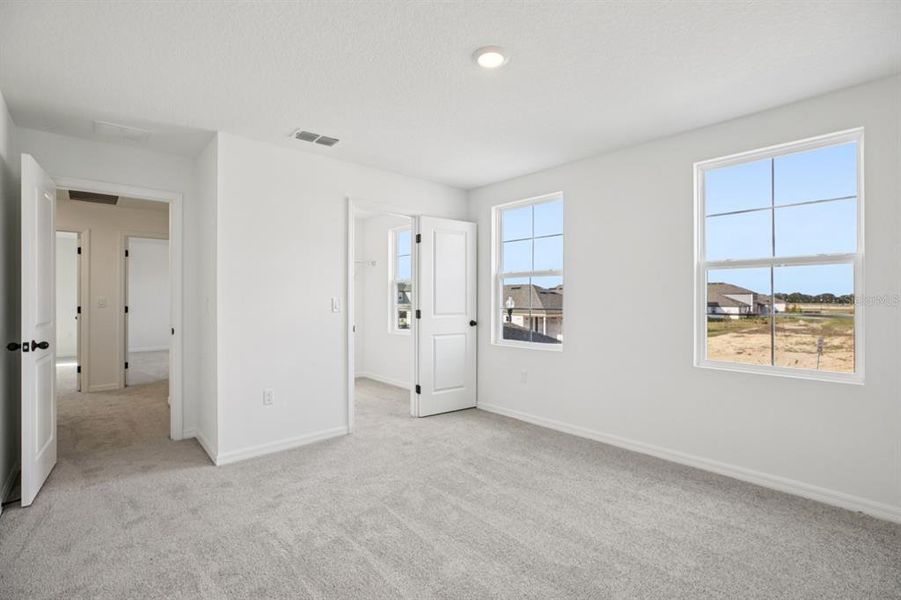 Spacious, unfurnished interior of a new home in , Mount Dora (Image 35).