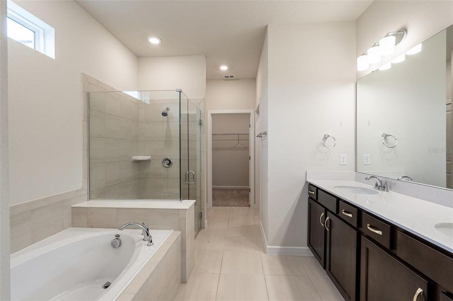 Furnished interior view inside a new home in Willow Ridge, Montverde (Image 8).