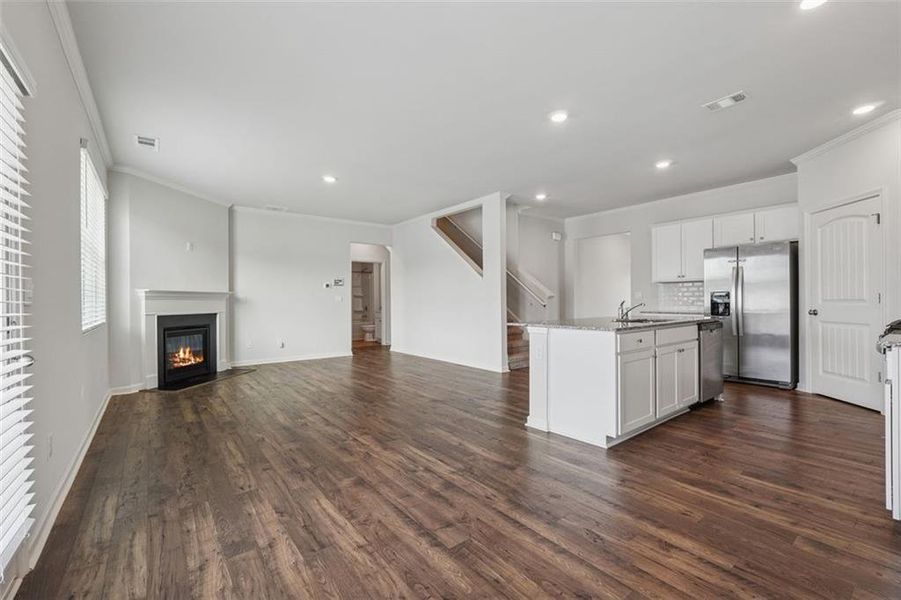 Spacious, unfurnished interior of a new home in , Dallas (Image 25).