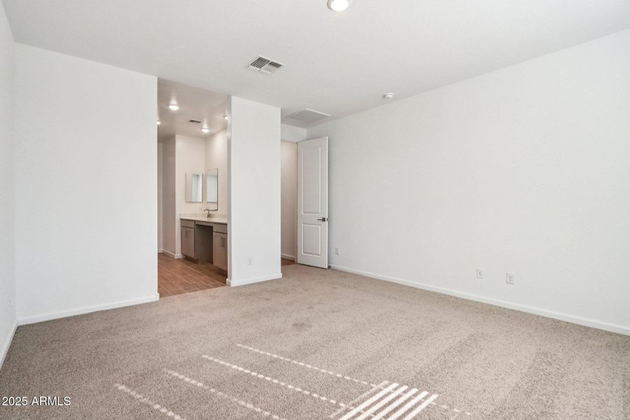 25-web-or-mls-W Camden Ave-S0711-025