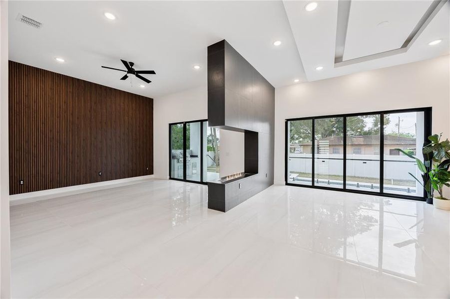 Spacious, unfurnished interior of a new home in , Tampa (Image 42).
