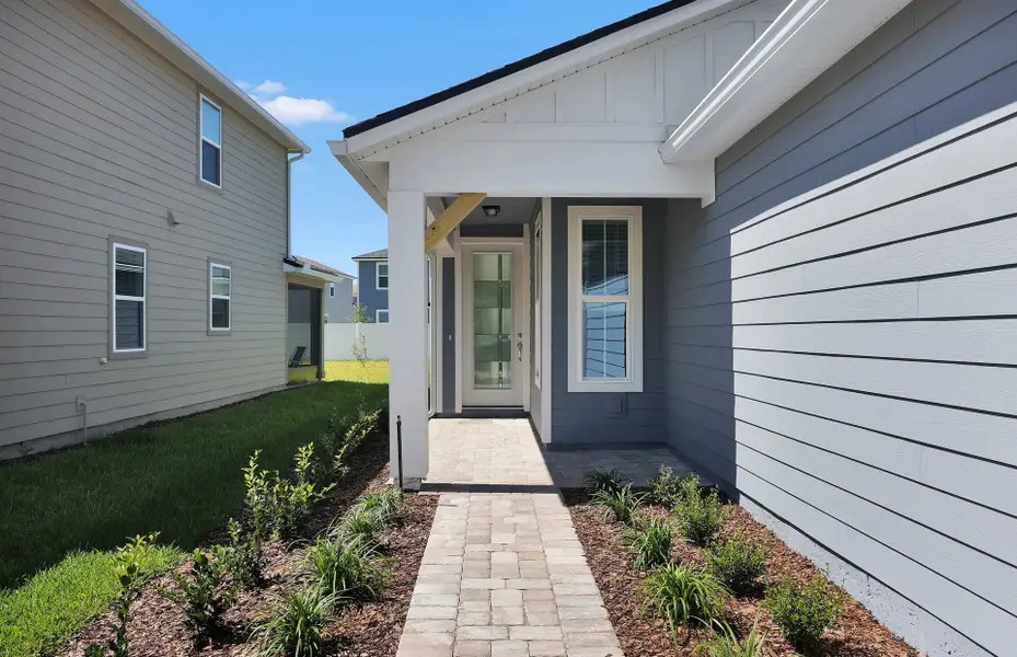 Representative exterior details of a home built from the Drayton by Pulte Homes in Seminole Palms, Palm Coast (Image 3).