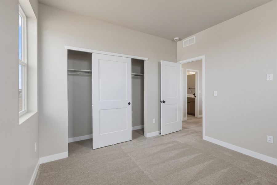 Spacious, unfurnished interior of a new home in The Aurora Highlands, Aurora (Image 23).