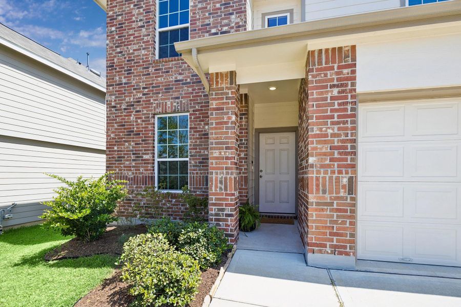 Exterior details and patio area of a home in Madison Bend, Conroe (Image 20). Exterior details and patio area of a home in Madison Bend, Conroe (Image 20).