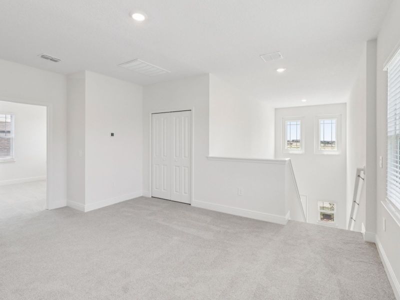 Spacious, unfurnished interior of a new home in Cyrene at Minneola, Minneola (Image 9).