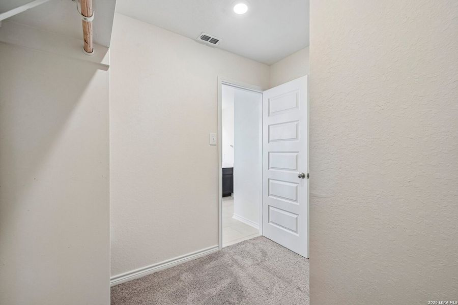 Spacious, unfurnished interior of a new home in Woodside Farms, Seguin (Image 23).