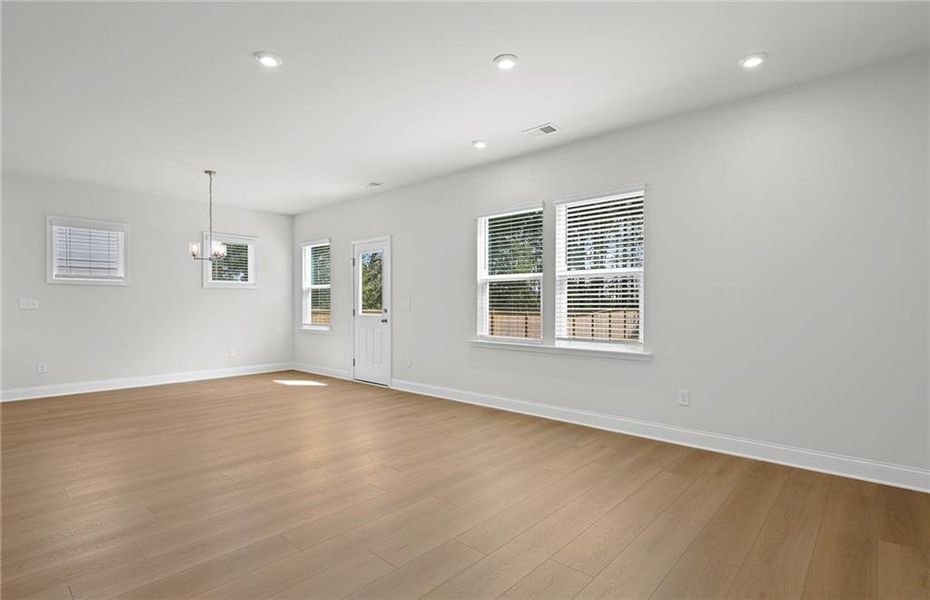 Spacious, unfurnished interior of a new home in Hawthorne Ridge, McDonough (Image 14).