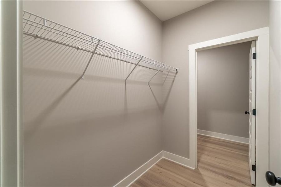 Spacious, unfurnished interior of a new home in , Jasper (Image 18).