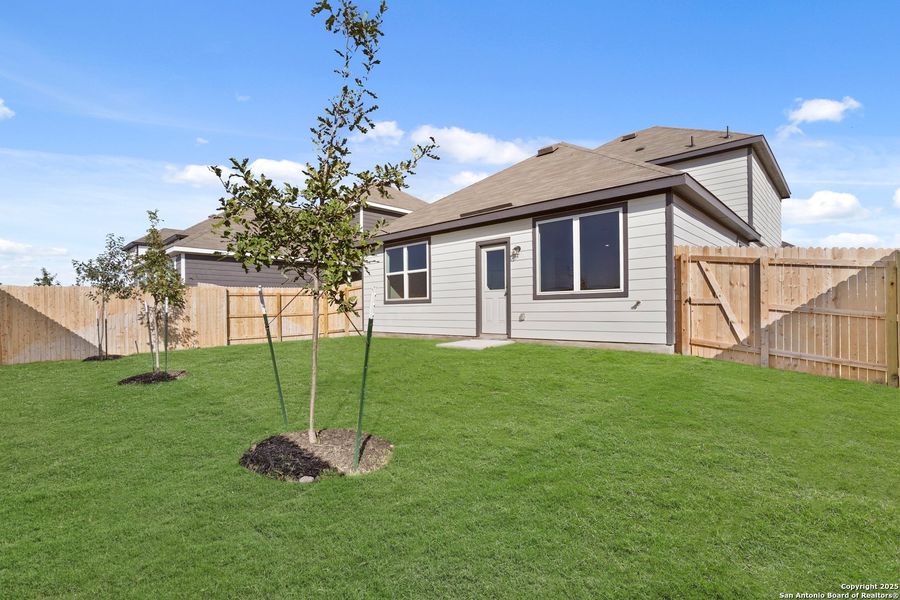 Exterior details and patio area of a home in Applewhite Meadows, San Antonio (Image 19).