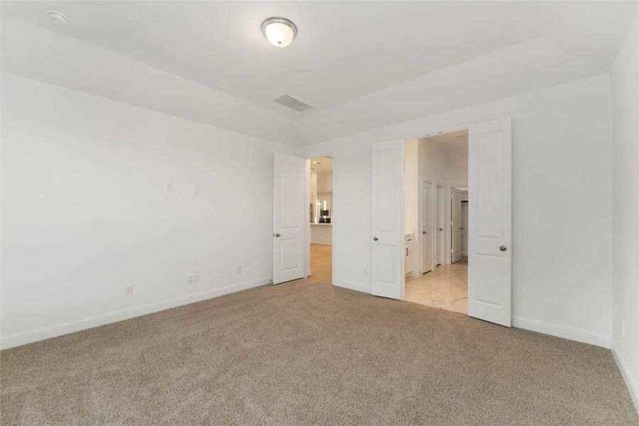 Spacious, unfurnished interior of a new home in Arabella on the Prairie, Booth (Image 20).