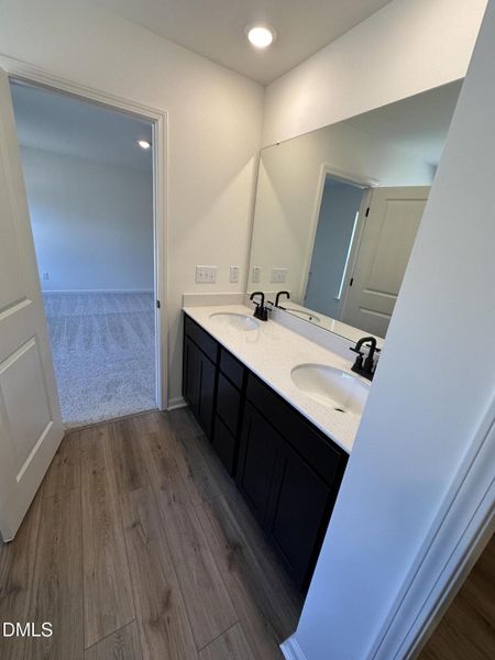 20250920_155718075_iOS