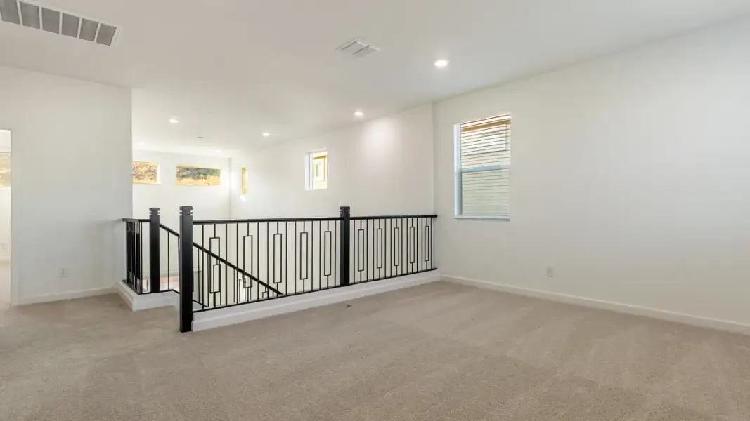 Spacious, unfurnished interior of a new home in Aloravita, Peoria (Image 31).
