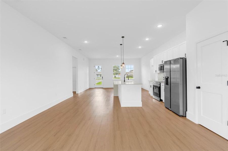 Spacious, unfurnished interior of a new home in , Ocala (Image 33).
