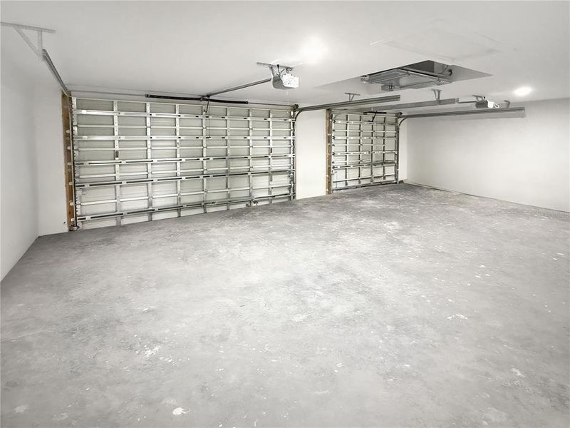 Spacious, unfurnished interior of a new home in , Port Charlotte (Image 15).