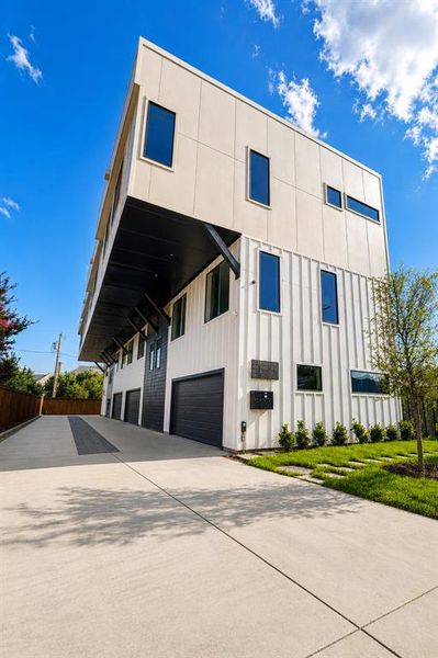 Front exterior of a new home in , Dallas, TX, highlighting curb appeal (Image 1). Front exterior of a new home in , Dallas, TX, highlighting curb appeal (Image 1).