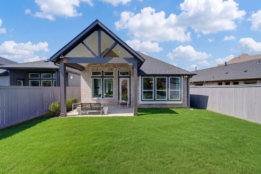 Representative exterior details of a home built from the Somerset by Beazer Homes in Jubilee, Hockley (Image 3).